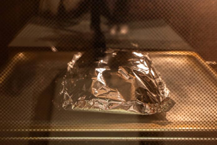 Can you put foil in the oven?